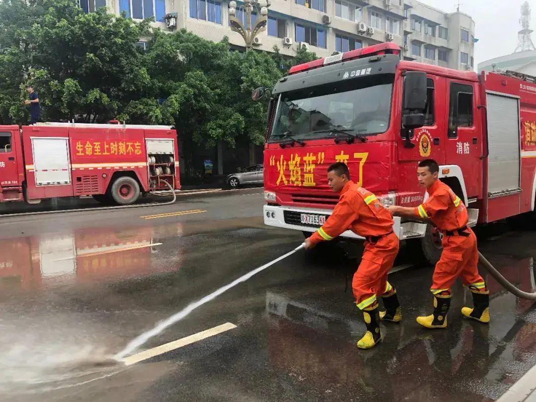 洪水消退，“擦亮”美好家园