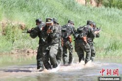 甘肃武警开展复杂环境实战训练