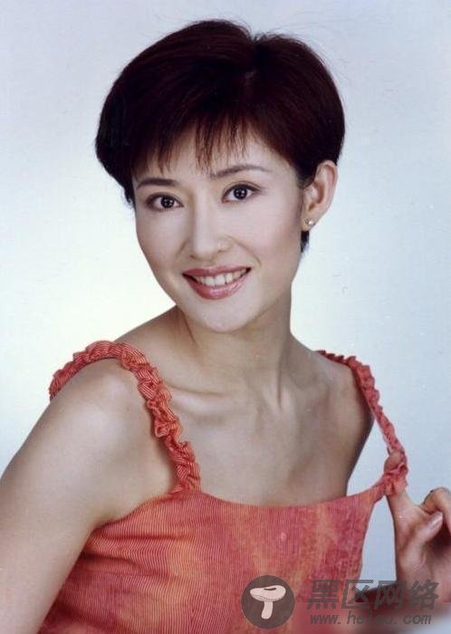 她一年拒演50部戏,一度红过宋丹丹,却因太敬业