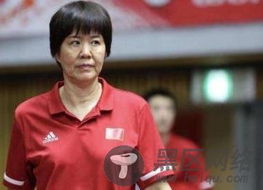 从央视名嘴到被网友批“没人性”,敬业25年的董