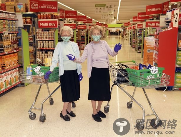 童心未泯 英国封城解除后96岁双胞胎直奔最爱的超市