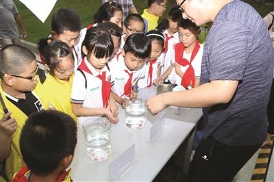 节约用水保护水环境 南京小学生参观污水处理厂