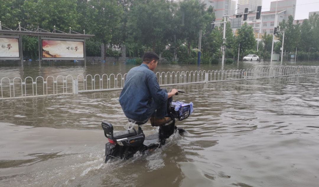 ​石家庄现入汛以来最大洪峰！雨还要下多久？