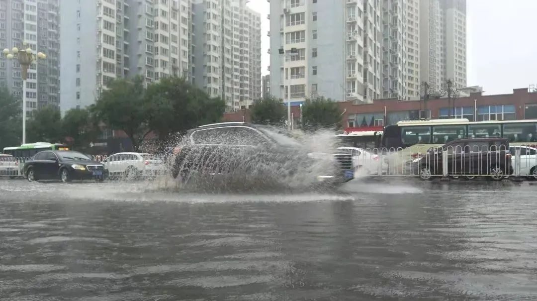 ​石家庄现入汛以来最大洪峰！雨还要下多久？