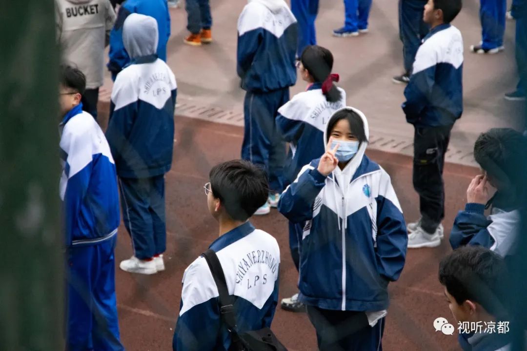 有笑有泪丨今早，六盘水上演春天里的“开学大